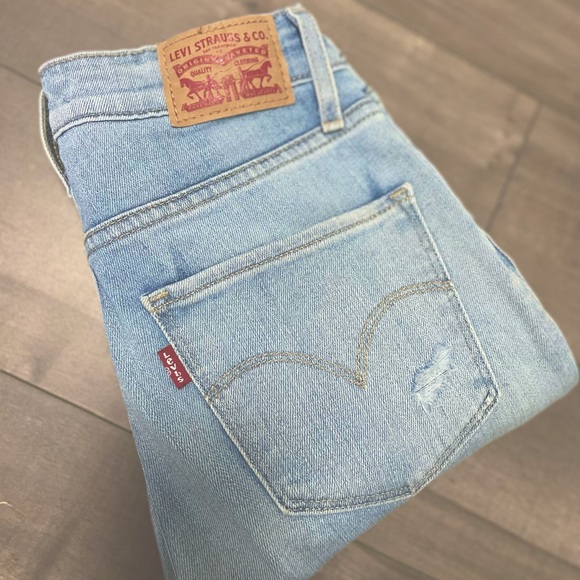 Levi’s 721 High Rise Skinny Jeans - Picture 2 of 2